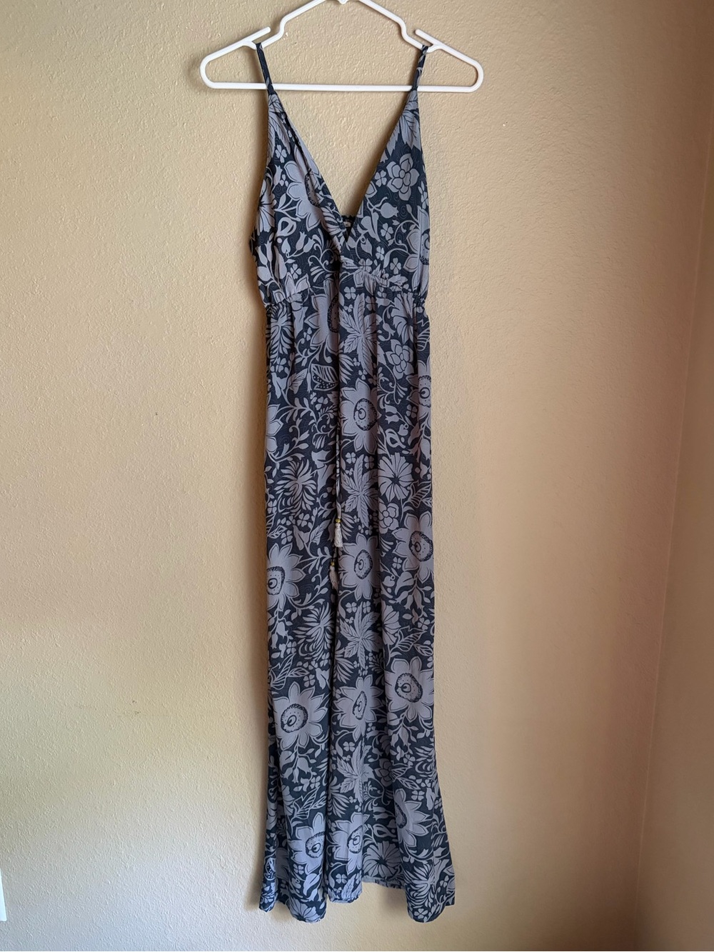 Floral V-Neck Maxi Dress in Charcoal Gray and blue-size large